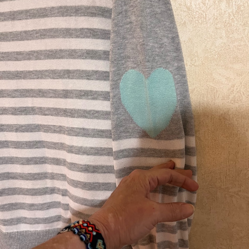 🩵Grey and White Striped Sweater very beautiful. 🌸 - Picture 11 of 12